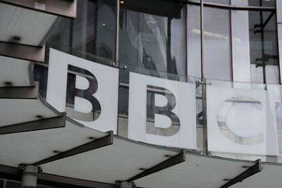 BBC News раскритиковали из-за статьи о подвергшихся давлению лесбиянках - lenta.ru