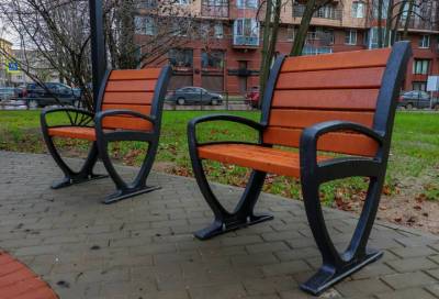 В Садовом сквере Выборга появились уличные кресла - online47.ru - образование Выборгский Район - Выборг