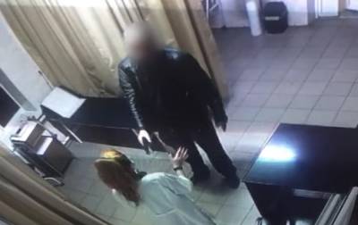 В больнице мужчина угрожал пистолетом медикам - korrespondent.net - Украина - Киевская обл.