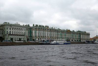 Эрмитаж упрекнули в непонимании шуток после жалобы на подкинувшего свой портрет писателя - spb.mk.ru - Санкт-Петербург