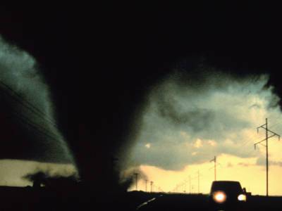В Техасе торнадо поднял в небо квадроцикл (видео) - rosbalt.ru - Техас - шт.Флорида - штат Луизиана - штат Миссисипи