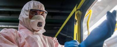 В России впервые выявлено более 40 тысяч новых случаев заражения COVID-19 - runews24.ru - Россия