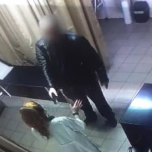 В Киевской области мужчина угрожал пистолетом медикам в больнице. Видео - reporter-ua.com - Украина - Киевская обл.