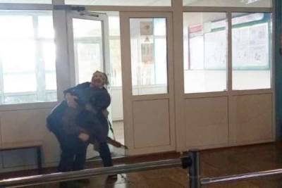 В Росгвардии не получали обращений из школы, где вахтёрша задержала «стрелка» во время тренировки - govoritmoskva.ru - Москва - респ. Чувашия