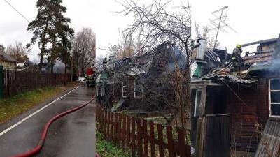 Один человек погиб при пожаре в частном доме на востоке Москвы - vm.ru - Москва - Люксембург - район Косино-Ухтомский