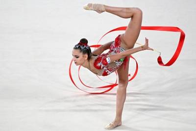 Лина Ашрам - Дина Аверина - Арин Аверина - Дина Аверина выиграла третье золото на чемпионате мира - lenta.ru - Белоруссия - Япония