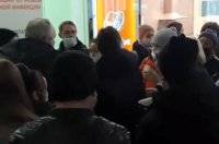 В России женщины подрались в очереди за вакциной. Видео - vlasti.net - Россия - Екатеринбург