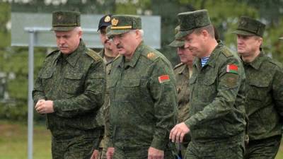 Александр Лукашенко - Лукашенко в ответ на продвижение польских войск к границам СГ: Мы будем действовать жёстко - argumenti.ru - Россия - Белоруссия