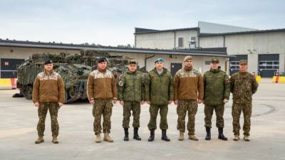 В Прибалтике вызвало обсуждение фото с российскими офицерами на натовской базе Адажи в Латвии - topwar.ru - Россия - Латвия