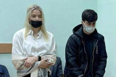 Руслан Бобиев - Анастасия Чистова - Для блогера и девушки со скандального фото у храма Василия Блаженного запросили 10 месяцев колонии - versia.ru - Москва - Таджикистан