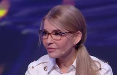 Юлия Тимошенко - Фигурка, как у молоденькой девушки: Юлия Тимошенко прогулялась вдоль трассы на шпильках и в чулках, неожиданные кадры - ukrainianwall.com - Украина - Черниговская обл.
