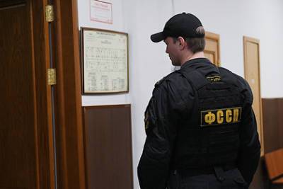 Полицейский сфотографировал секретные документы и получил срок - lenta.ru - Россия - респ. Коми