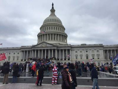 Дональд Трамп - Житель США украсил свой двор к Хэллоуину диорамой штурма Капитолия - actualnews.org - США - штат Коннектикут