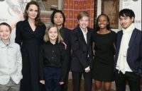 Анджелина Джоли - Брэд Питт - Бред Питт и Анджелина Джоли опять не смогли поделить опеку над своими шестью детьми. Фото - vlasti.net - шт. Калифорния
