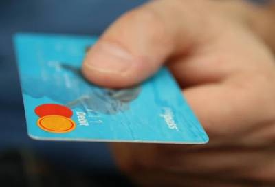 Россиянам стали выдавать на 28% больше кредитных карт - online47.ru
