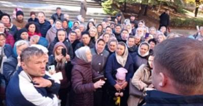 В Ровно православных антивакцинаторов провели с экскурсией по палатам с больными COVID-19 - dsnews.ua - Украина