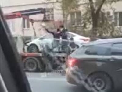 В Ростове на видео сняли жесткое задержание сотрудниками ДПС водителя такси - privet-rostov.ru - Ростовская обл.