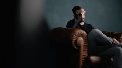Ученый рассказал, что послеродовая депрессия может возникать и у мужчин - vm.ru