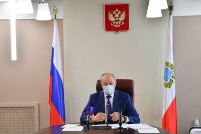 Валерий Радаев - Николай Бондаренко - Саратовский губернатор Радаев вступил в перепалку с коммунистом Бондаренко - znak.com - Саратовская обл. - Саратов