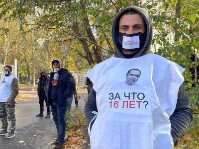 В Крыму задержали более 30 человек, они пришли поддержать политзаключенных – правозащитники - gordonua.com - Россия - Украина - Крым - Симферополь