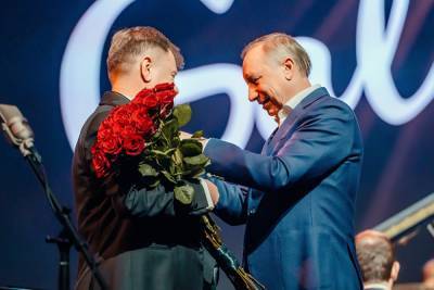 Александр Беглов - Игорь Бутман - Губернатор Петербурга посетил концерт, на котором могло быть 1,5 тыс. человек. Без маски - znak.com - Санкт-Петербург