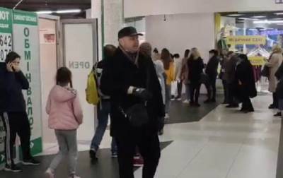 В Киеве мужчина призывал не прививаться в очереди на вакцинацию - korrespondent.net - Украина - Киев