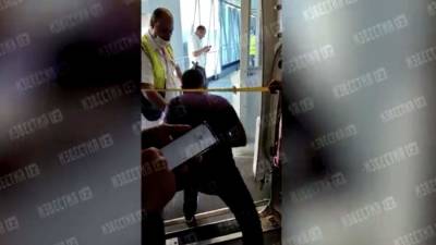 В авиакомпании рассказали о дебоше пытавшегося улететь в Египет нетрезвого россиянина - iz.ru - Россия - Израиль - Египет