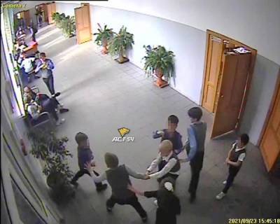 В Новосибирской школе старшеклассники избили 8-летнего мальчика и сломали ему позвоночник - 7info.ru - Новосибирск