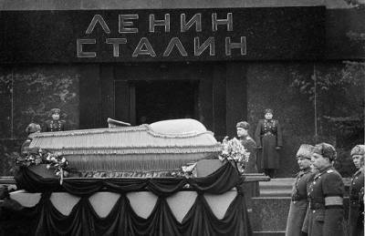 Владимир Ильич Ленин - Иосиф Виссарионович Сталин - «Вторые» похороны Сталина: как на самом деле они проходили - russian7.ru - Москва