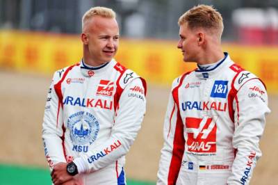 Мик Шумахер - Никита Мазепин - Видео: Гонщики Haas F1 в роли экспертов по… смеху - f1news.ru