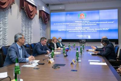 Андрей Бочаров - Бочаров провел встречу с руководством Волжского абразивного завода - volg.mk.ru - Волгоградская обл.