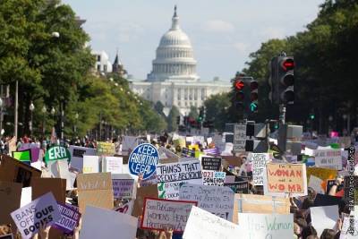 Десятки тысяч человек вышли на улицы США на акции против ограничения абортов - interfax.ru - Москва - США - Вашингтон - Техас - Остин