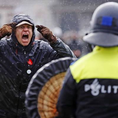 Марк Рютте - Тысячи человек вышли на улицы Амстердама в знак протеста против COVID-пропусков - radiomayak.ru - Голландия - Амстердам