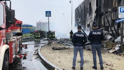 Самолет с 6 пассажирами на борту врезался в здание под Миланом: никто не выжил - unn.com.ua - Украина - Киев - Италия