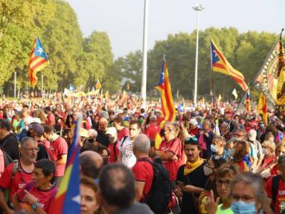 В Барселоне сторонники независимости Каталонии вышли на улицы города - unn.com.ua - Украина - Киев - Испания - Каталония