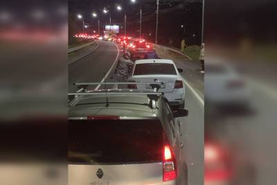 На выезде из Кировска автомобилисты застряли в многокилометровой пробке - spb.mk.ru - Ленинградская обл. - Санкт-Петербург - Кировск