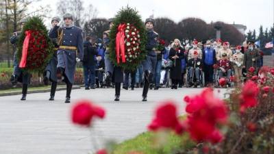 Ветераны стран-победительниц во Второй мировой возложили цветы к мемориалу в Петербурге - 5-tv.ru - Санкт-Петербург - Франция - Белгород