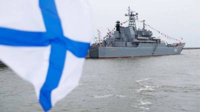 Петр I - День моряка-надводника, 30 октября: красивые поздравления в стихах и открытках в честь праздника - yur-gazeta.ru - Россия