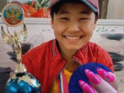 Мальчик из Казахстана в 14 лет выиграл чемпионат по маникюру в Сочи - bloknot.ru - Сочи - Казахстан