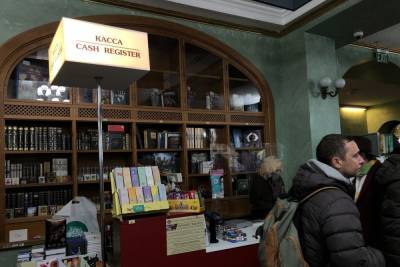 Культурную столицу оставили без книг: Смольный все-таки закрыл книжные в локдаун до 7 ноября - spb.mk.ru - Санкт-Петербург