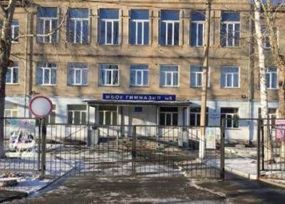 Семиклассница в Новосибирске попала в больницу после драки с другой школьницей - province.ru - Новосибирск - Новосибирская обл.