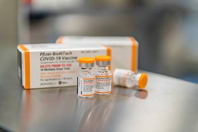 В Южной Корее умер вакцинированный Pfizer подросток - lenta.ru - Южная Корея - Англия