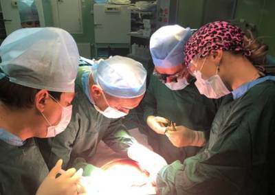 Уникальная операция по пересадке печени ребенку продолжалась в Петербурге шесть часов – Учительская газета - ug.ru - Санкт-Петербург
