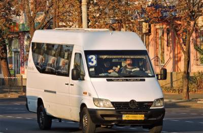 Полицейские остановили водителя маршрутки за отсутствие маски и забрали у него права из-за задолженности по алиментам - sharij.net - Кривой Рог