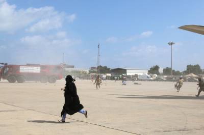 При взрыве возле аэропорта в Йемене погибли шесть человек - aif.ru - Йемен - Аден