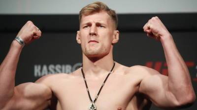 Александр Волков - Российский боец Волков одолел поляка Тыбуру в поединке UFC - mir24.tv - Россия - Абу-Даби