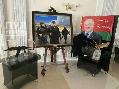 Александр Лукашенко - Во Дворце Независимости экспонируют автомат Александра Лукашенко - udf.by - Украина