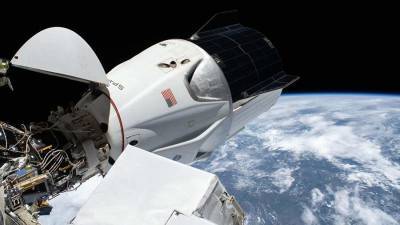 NASA и SpaceX попросили астронавтов справлять нужду в скафандры - iz.ru - Израиль