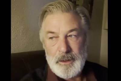 Алек Болдуин - Галина Хатчинс - Алек Болдуин помог родственникам случайно убитой Галины Хатчинс - mk.ru