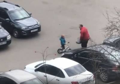 Рязанские полицейские установили личность отца, ударившего ребенка на улице - ya62.ru - Россия - Рязанская обл.